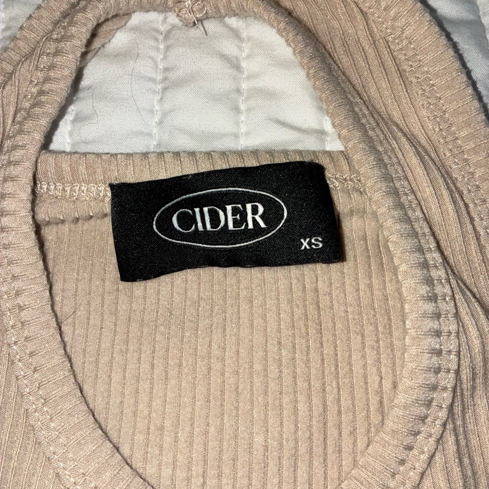 Cider Beige Ribbed Crop Top - Picture 2 of 4